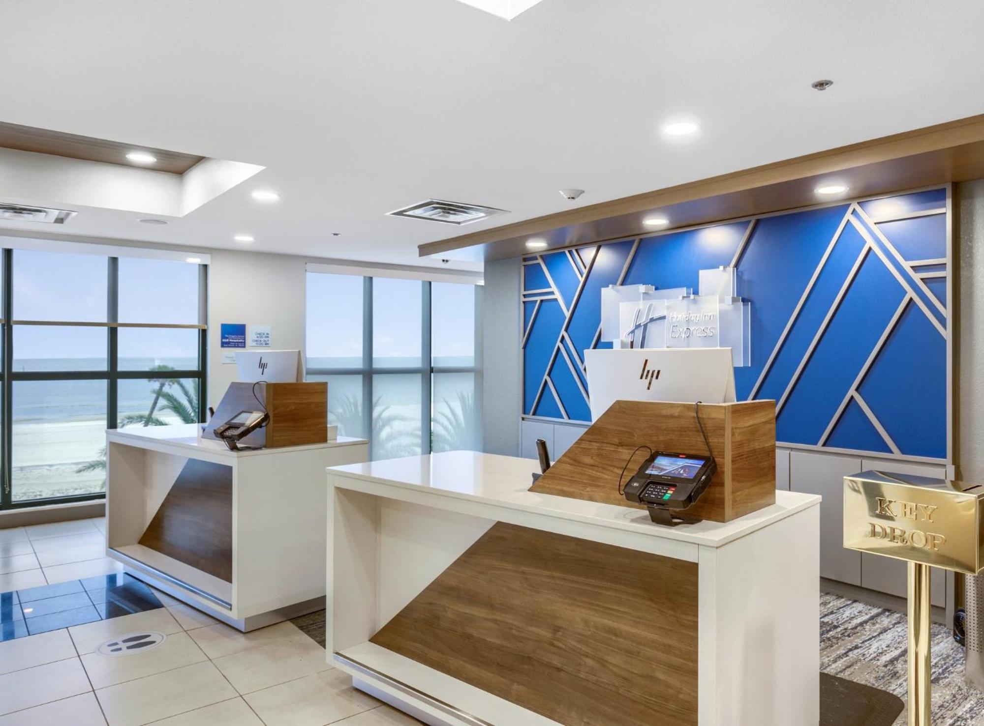Holiday Inn Express - Gulfport Beach By Ihg Eksteriør billede