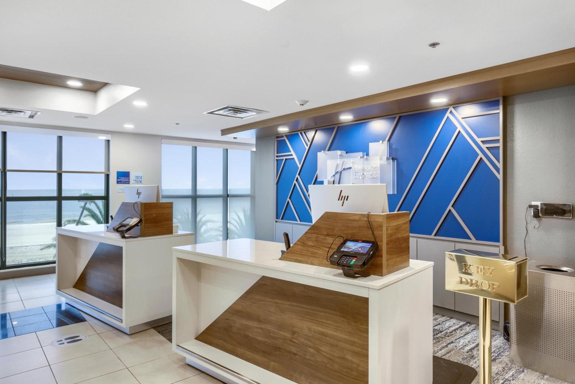 Holiday Inn Express - Gulfport Beach By Ihg Eksteriør billede