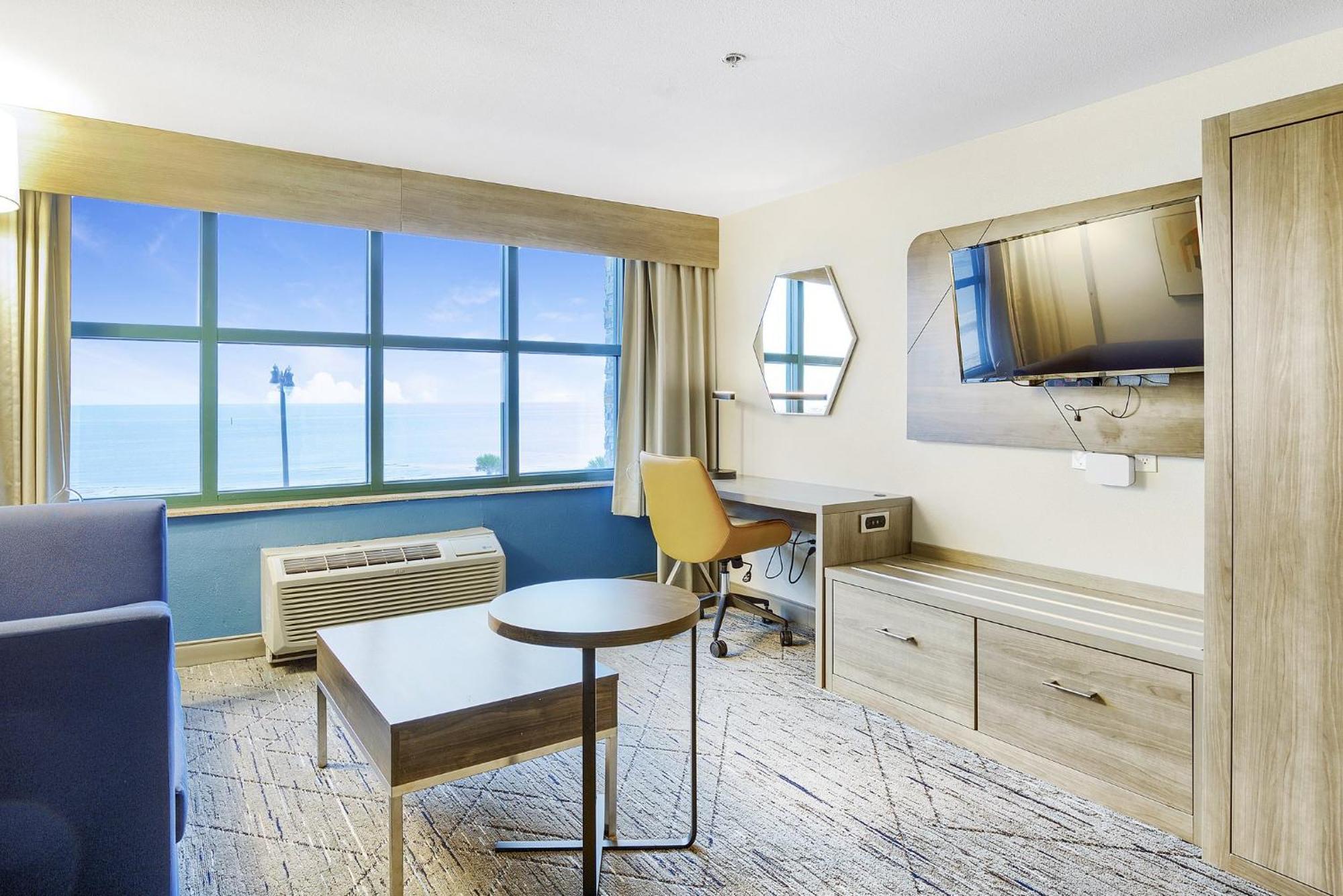 Holiday Inn Express - Gulfport Beach By Ihg Eksteriør billede